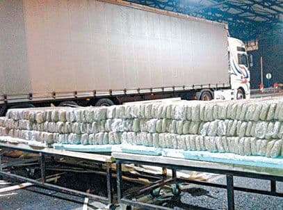 Uhapšeni Mirko Radović i Irfan Besnik: "Pali" sa 127 kg heroina Uhapšeni Mirko Radović i Irfan Besnik: "Pali" sa 127 kg heroina