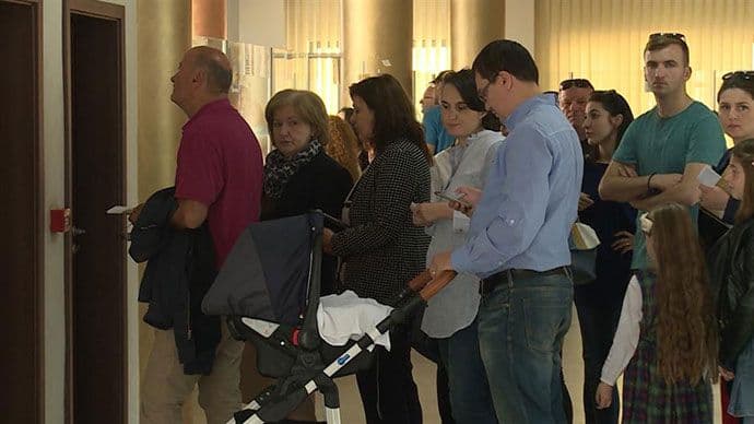 Kosovo iščekuje viznu liberalizaciju, redovi za pasoše Kosovo iščekuje viznu liberalizaciju, redovi za pasoše