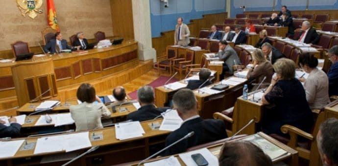 Za poslanika i pet službenika 95.000 eura Za poslanika i pet službenika 95.000 eura