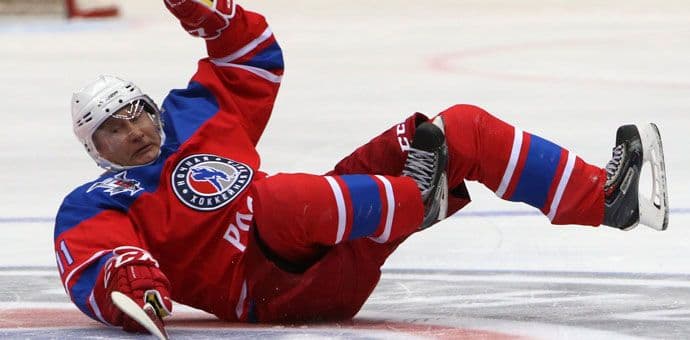 Putin igrao hokej - dao gol, pobijedio i pao Putin igrao hokej - dao gol, pobijedio i pao