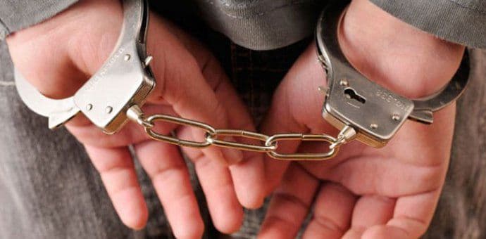 UHAPŠEN BARANIN: Ukrao pištolj policajcu, pa htio da ga proda UHAPŠEN BARANIN: Ukrao pištolj policajcu, pa htio da ga proda