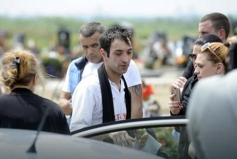 Policija uhapsila nepoznatog mladića koji je došao na pomen Jelene Marjanović Policija uhapsila nepoznatog mladića koji je došao na pomen Jelene Marjanović