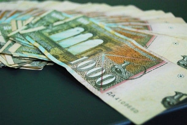 Makedonci u strahu povlače pare iz banaka Makedonci u strahu povlače pare iz banaka