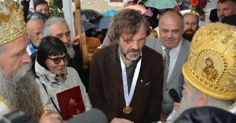 PRIZNANJE SPC: Amfilohije odlikovao Kusturicu PRIZNANJE SPC: Amfilohije odlikovao Kusturicu