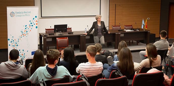 FOTO: Srednjoškolci iz Kotora i Tivta na radionici za međukultuni dijalog FOTO: Srednjoškolci iz Kotora i Tivta na radionici za međukultuni dijalog