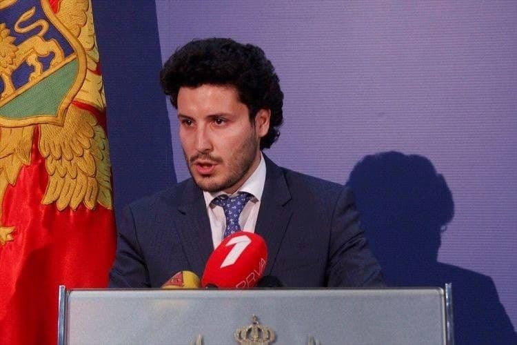 ABAZOVIĆ: Stid me što sam poslanik ABAZOVIĆ: Stid me što sam poslanik