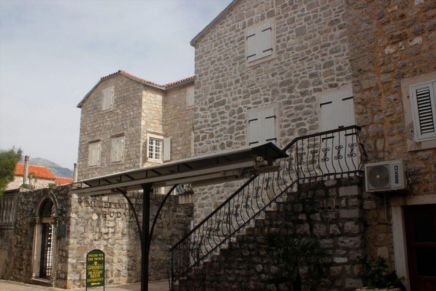 Budva: Novogradnja "prijeti" Starom gradu Budva: Novogradnja "prijeti" Starom gradu