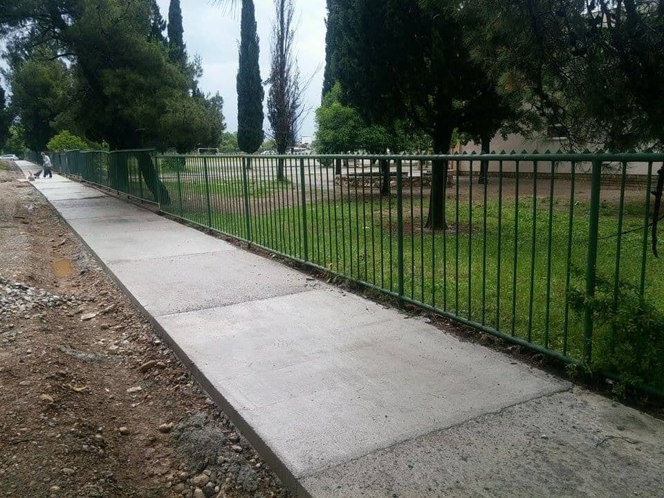KONAČNO: Napravljen trotoar pored kapije OŠ “Vuk Karadžić” (FOTO) KONAČNO: Napravljen trotoar pored kapije OŠ “Vuk Karadžić” (FOTO)