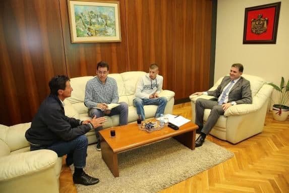 Ivanović primio srednjoškolca-stočara: Mladi budućnost poljoprivrede Ivanović primio srednjoškolca-stočara: Mladi budućnost poljoprivrede