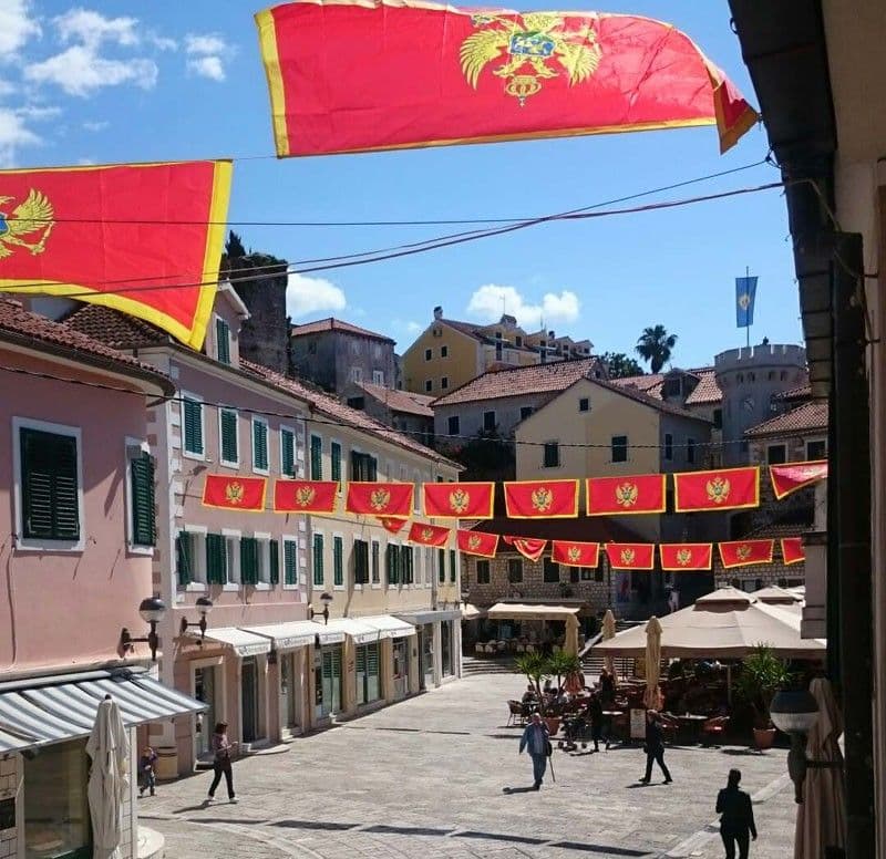 KONAČNO: I Herceg Novi u bojama zastave KONAČNO: I Herceg Novi u bojama zastave