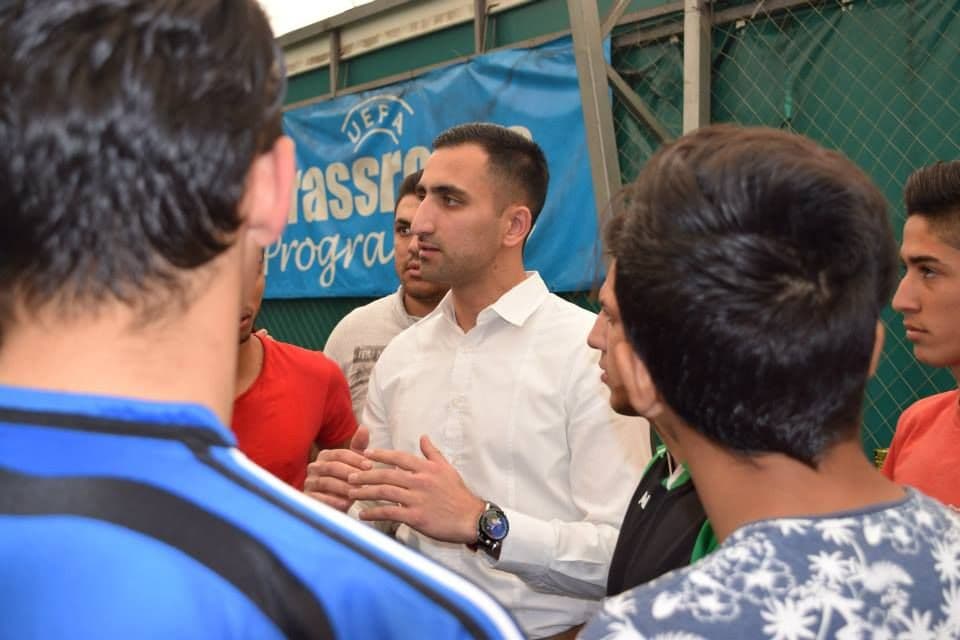 Beriša se obratio podgoričkim huliganima koji su pretukli romskog dječaka Beriša se obratio podgoričkim huliganima koji su pretukli romskog dječaka