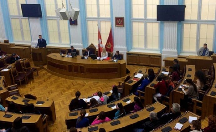 Održana sjednica Đačkog parlamenta Prijestonice Cetinje Održana sjednica Đačkog parlamenta Prijestonice Cetinje
