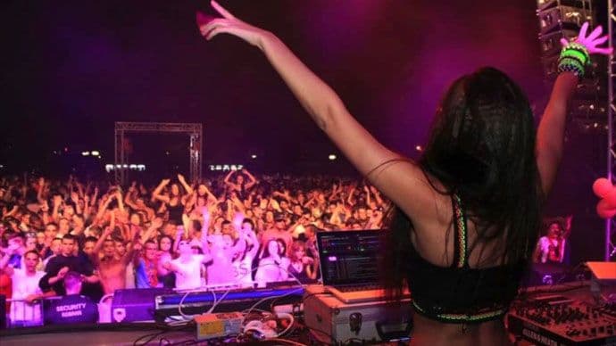 Žurka na Kamenovu: Stiže 3.000 studenata iz Srbije! Žurka na Kamenovu: Stiže 3.000 studenata iz Srbije!