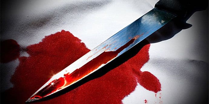 Šokantno: Sin gurao majci nož u usta! Šokantno: Sin gurao majci nož u usta!