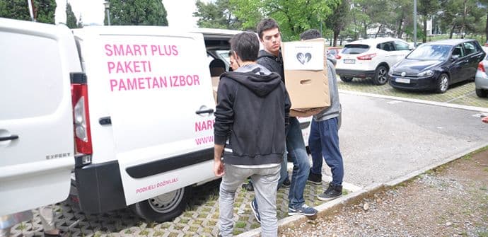 Crveni krst: Humanitarni paketi za bebe i socijalno ugrožene porodice Crveni krst: Humanitarni paketi za bebe i socijalno ugrožene porodice