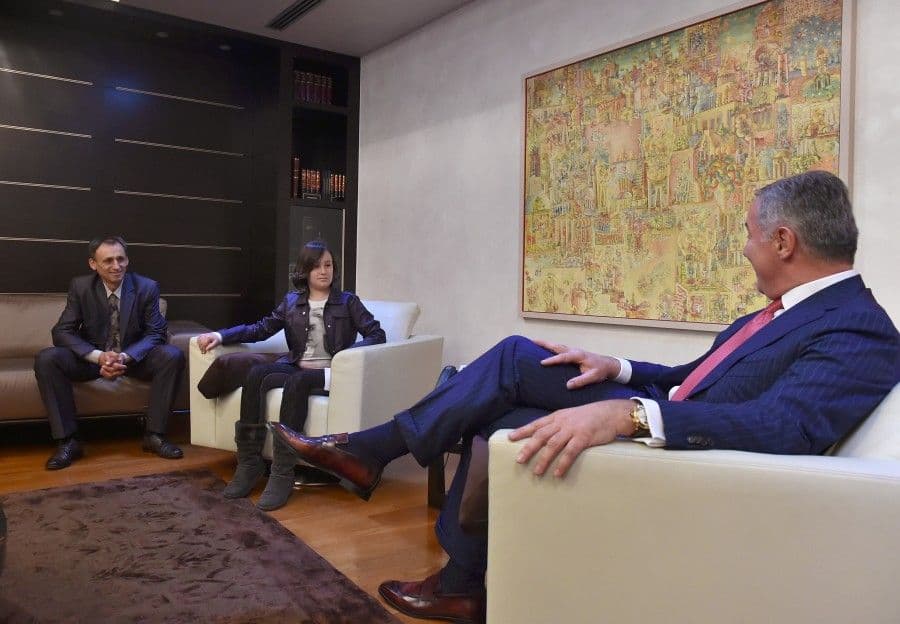 Đukanović primio prvo dijete rođeno u nezavisnoj Crnoj Gori Đukanović primio prvo dijete rođeno u nezavisnoj Crnoj Gori