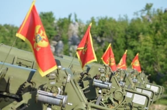 Počasna paljba povodom Dana nezavisnosti Počasna paljba povodom Dana nezavisnosti