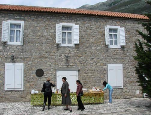 Spomen dom Spomen dom