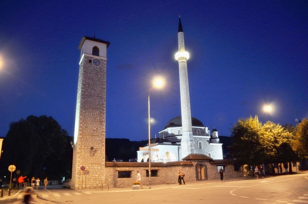 Husein-pašina džamija Husein-pašina džamija