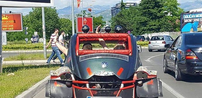Mad Max: Neobični automobil privukao pažnju Podgoričana (Foto) Mad Max: Neobični automobil privukao pažnju Podgoričana (Foto)