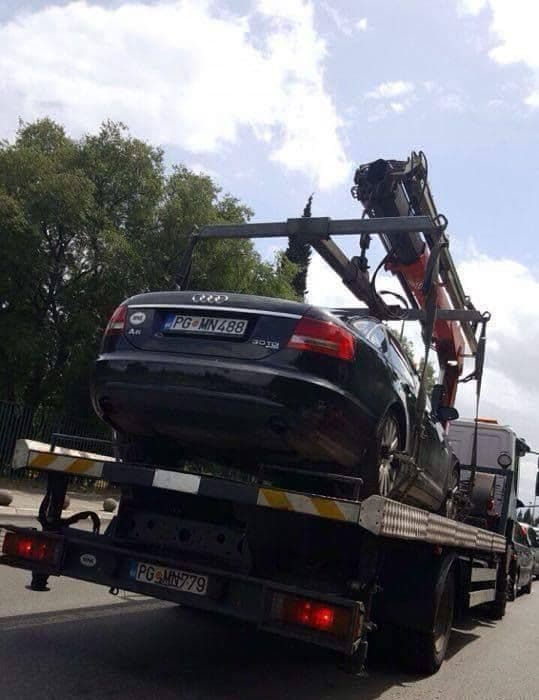 Podgorica: „Pauk“ podigao službeni „audi“ (FOTO) Podgorica: „Pauk“ podigao službeni „audi“ (FOTO)