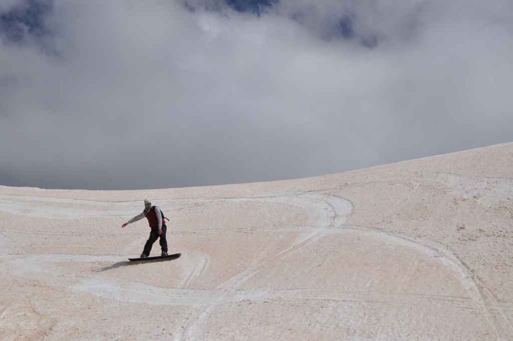 Skijanje i bordovanje u maju na padinama Tromeđe i Bogićevice Skijanje i bordovanje u maju na padinama Tromeđe i Bogićevice
