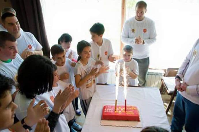 Izložba Udruženja roditelja djece i omladine sa smetnjama u razvoju "Izrazi se slikom 2" Izložba Udruženja roditelja djece i omladine sa smetnjama u razvoju "Izrazi se slikom 2"