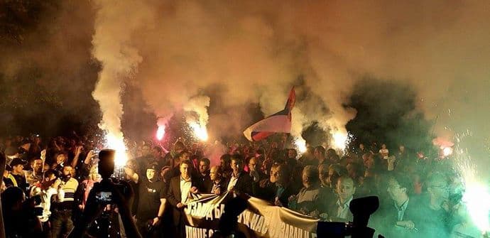 Završen protest DF-a: "Daniloviću sram te bilo, gazda ti je sada Milo" Završen protest DF-a: "Daniloviću sram te bilo, gazda ti je sada Milo"