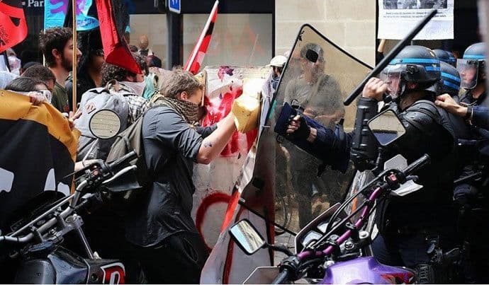 Francuska na ulicama: "Povucite zakon ili prekidamo Euro" Francuska na ulicama: "Povucite zakon ili prekidamo Euro"