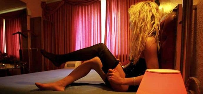 Prostitutka zarazila grupu dječaka HIV-om, usluge joj plaćali prosjačenjem Prostitutka zarazila grupu dječaka HIV-om, usluge joj plaćali prosjačenjem