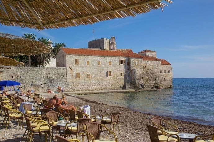 Budva: Ugostitelji prijete da će zatvoriti svoje lokale Budva: Ugostitelji prijete da će zatvoriti svoje lokale