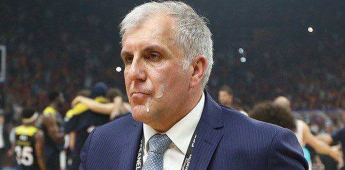 Navijači Galatasaraja pljunuli Obradovića! Navijači Galatasaraja pljunuli Obradovića!