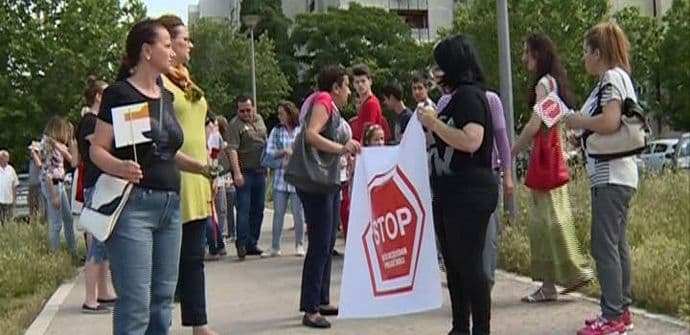 Protest roditelja: Obezbijediti djeci siguran put do škole Protest roditelja: Obezbijediti djeci siguran put do škole