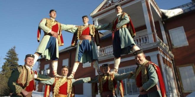 Kako da izdržite sa Crnogorcima: Urnebesni savjeti jedne Holađanke Kako da izdržite sa Crnogorcima: Urnebesni savjeti jedne Holađanke