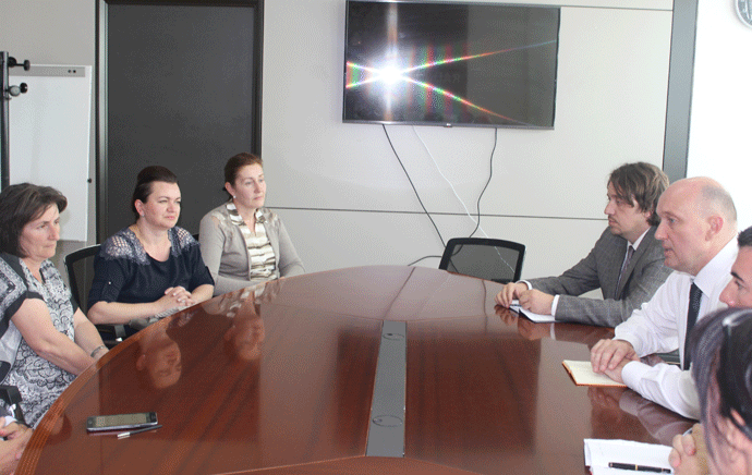 Marić sa majkama iz Rožaja: Obećao pomoć Marić sa majkama iz Rožaja: Obećao pomoć