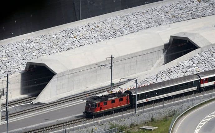 NAJDUŽI ŽELJEZNIČKI TUNEL NA SVIJETU: Gradio se 17 godina i košta skoro 11 milijardi eura NAJDUŽI ŽELJEZNIČKI TUNEL NA SVIJETU: Gradio se 17 godina i košta skoro 11 milijardi eura