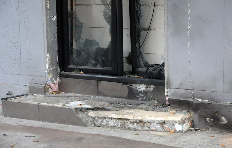 Eksplozivna naprava bačena na "Velvet" Eksplozivna naprava bačena na "Velvet"