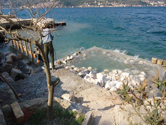 Bokokotorski zaliv ne treba “prihranjivati” njegove ponte su tradicionalna kupališta Bokokotorski zaliv ne treba “prihranjivati” njegove ponte su tradicionalna kupališta