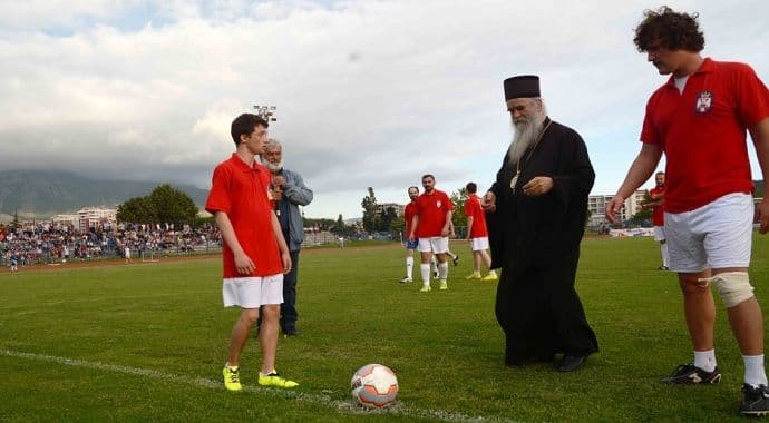 Asovi Montevidea igrali za barski hram, Amfilohije izveo početni udarac Asovi Montevidea igrali za barski hram, Amfilohije izveo početni udarac