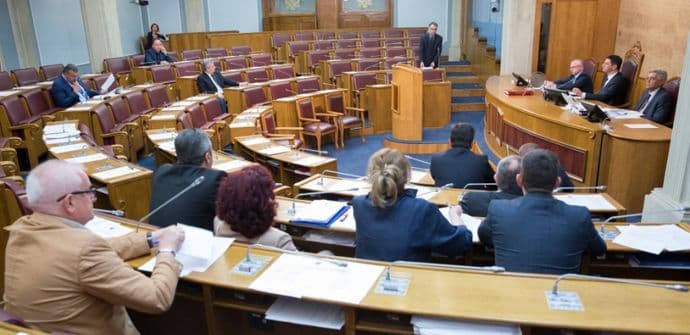 Žestoka rasprava i vrijeđanje u Skupštini Žestoka rasprava i vrijeđanje u Skupštini