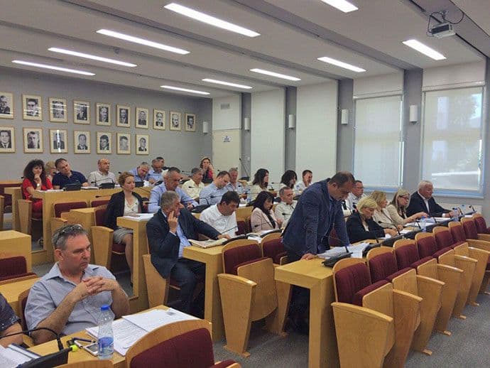 HN: Opozicioni odbornici ostali bez naknade zbog opstrukcije HN: Opozicioni odbornici ostali bez naknade zbog opstrukcije