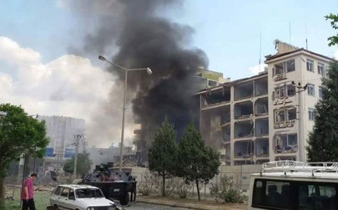 Novi napad u Turskoj: Ubijena dva policajca Novi napad u Turskoj: Ubijena dva policajca