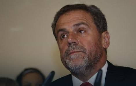 Poručio mladima da umjesto flaše zagrle simpatiju Poručio mladima da umjesto flaše zagrle simpatiju