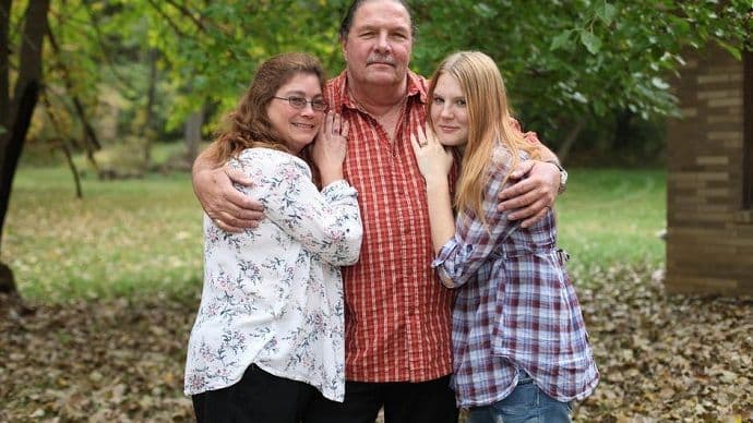 Nekad mafijaš, danas pastor u braku sa dvije žene Nekad mafijaš, danas pastor u braku sa dvije žene