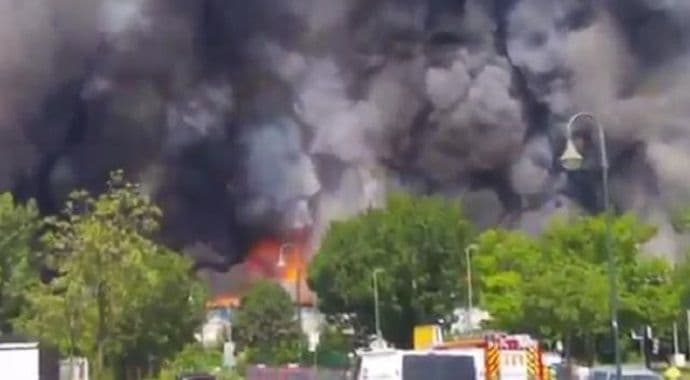 Video: Izbjeglice do temelja spalile kamp Video: Izbjeglice do temelja spalile kamp