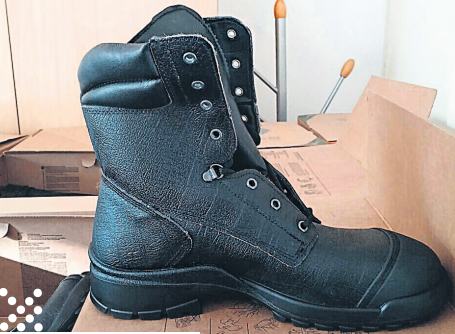 Policija zaustavila vozila puna obuće: Za redare DF-a 100 pari vojničkih čizama Policija zaustavila vozila puna obuće: Za redare DF-a 100 pari vojničkih čizama