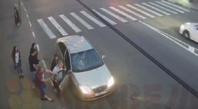 Video: Nikad ne pucajte na ljutog Rusa! Video: Nikad ne pucajte na ljutog Rusa!