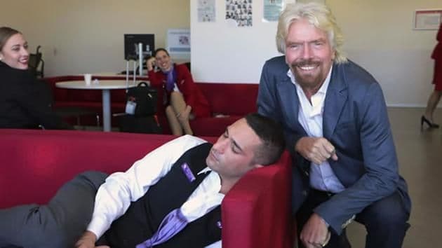 Šef koji je uhvatio radnika da spava na poslu Šef koji je uhvatio radnika da spava na poslu