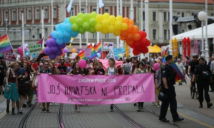 "Još Hrvatska ni' propala", hiljade ljudi na prajdu "Još Hrvatska ni' propala", hiljade ljudi na prajdu