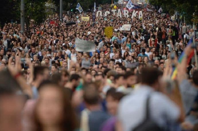 Protestna šetnja od 20.000 ljudi ulicama Beograda Protestna šetnja od 20.000 ljudi ulicama Beograda